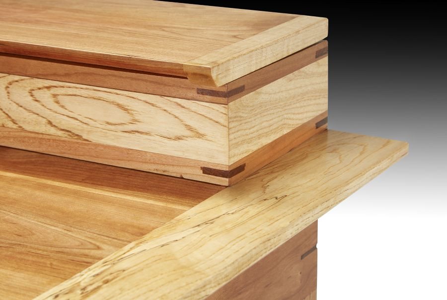 Corner joinery on the writing desk top box
